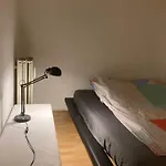 Arty Guest *
